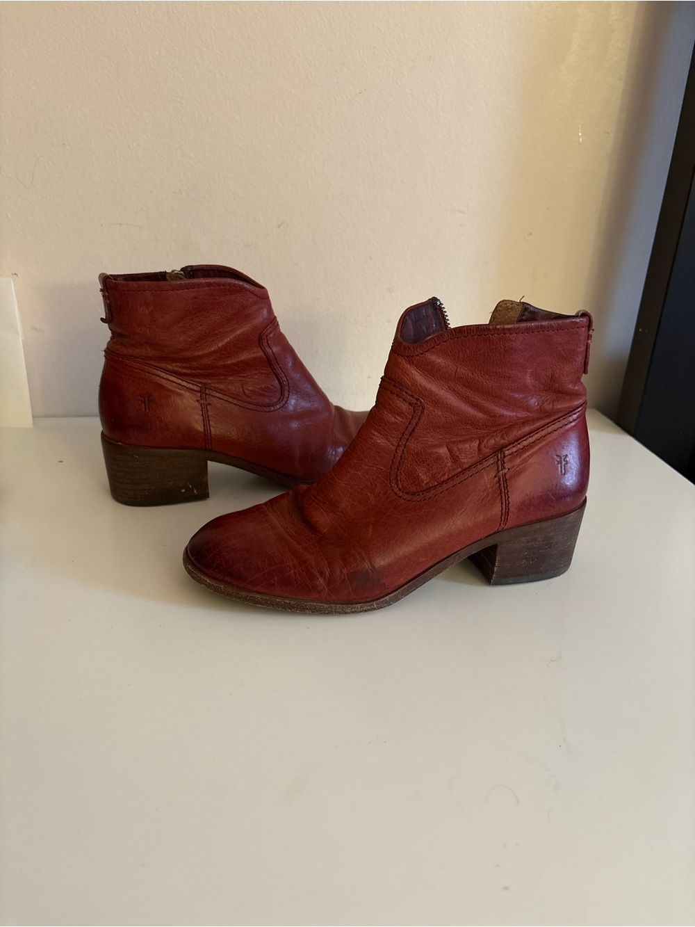 Frye red leather ankle boots with a boho vibe #western #boho

Frye Womens